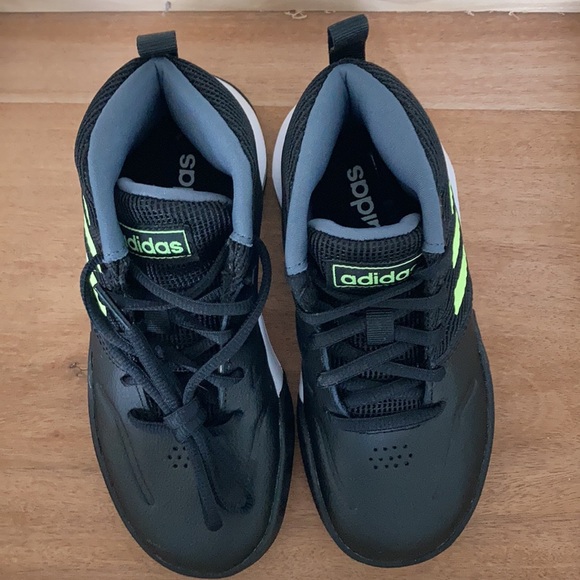 NEW Adidas basketball shoes - Picture 2 of 2